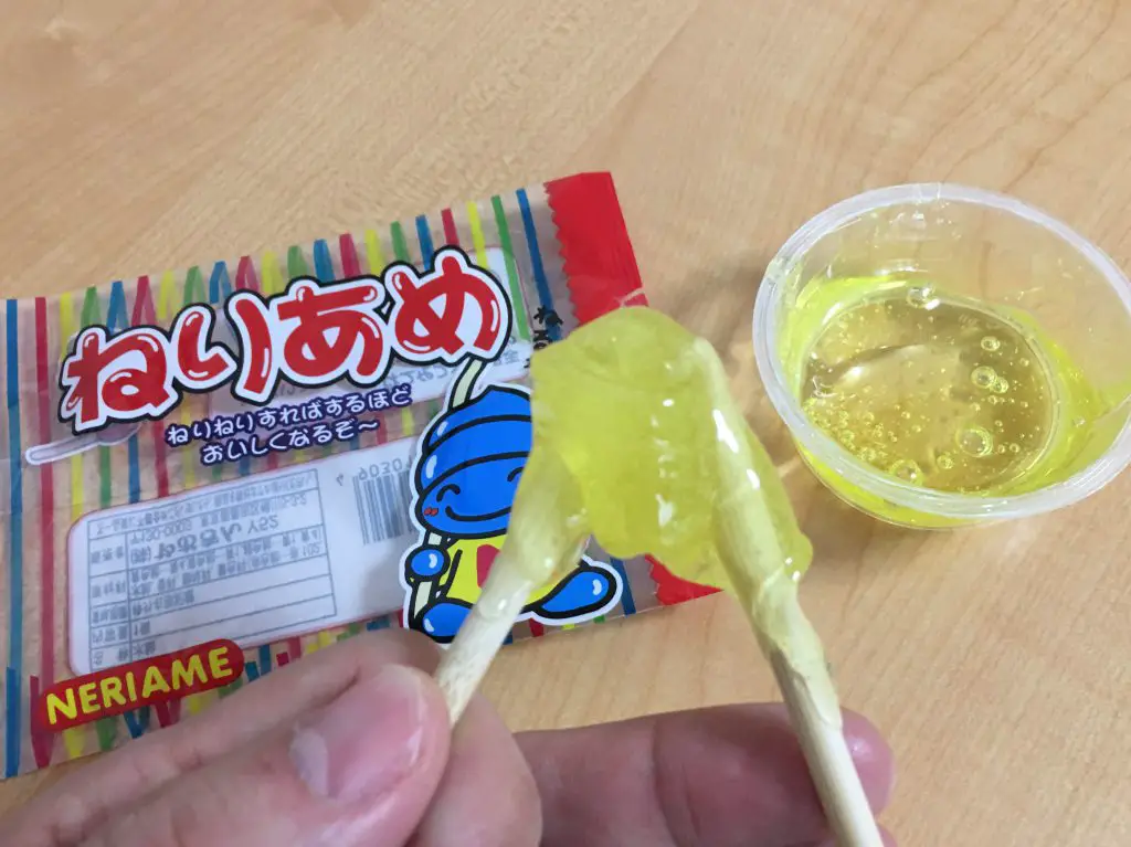 Neri Ame (Mizu Ame) It's fun to knead the honeylike candy